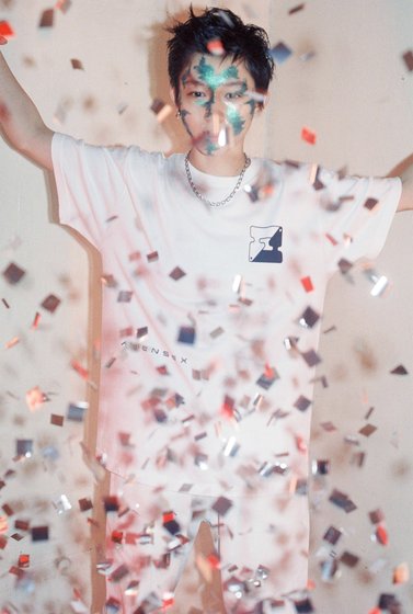 A.S.F. Look &mdash; model wearing Ying Yang Block tee, White &mdash; LOOKS &ldquo;OUT OF CLUB&rdquo; 03/25