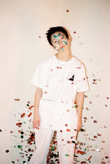 A.S.F. Look &mdash; model wearing Ying Yang Block tee, White &mdash; LOOKS &ldquo;OUT OF CLUB&rdquo; 04/25